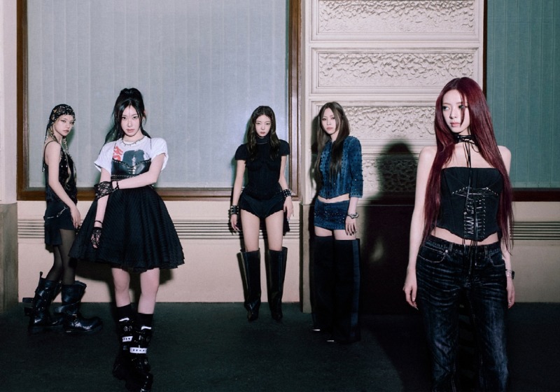 ITZY_새 앨범 콘셉트 포토 2_단체 (2).jpg