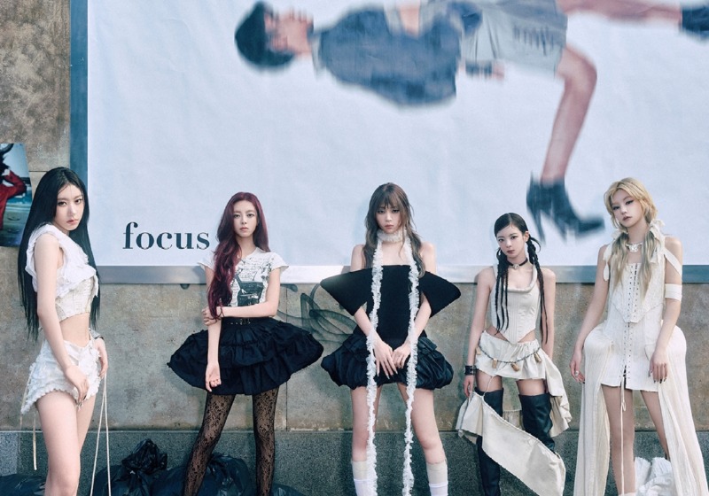 ITZY_'TUNNEL VISION'_MV PHOTO #1 단체 (2).jpg