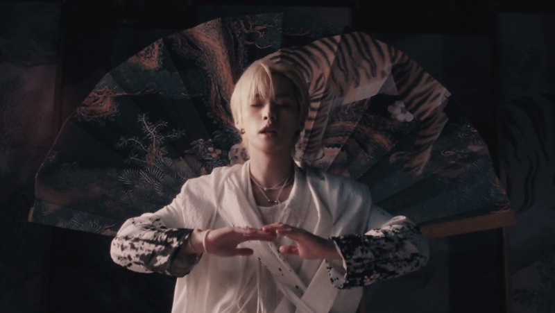 스트레이 키즈 '신선놀음' 뮤직비디오 티저 섬네일 이미지.jpg