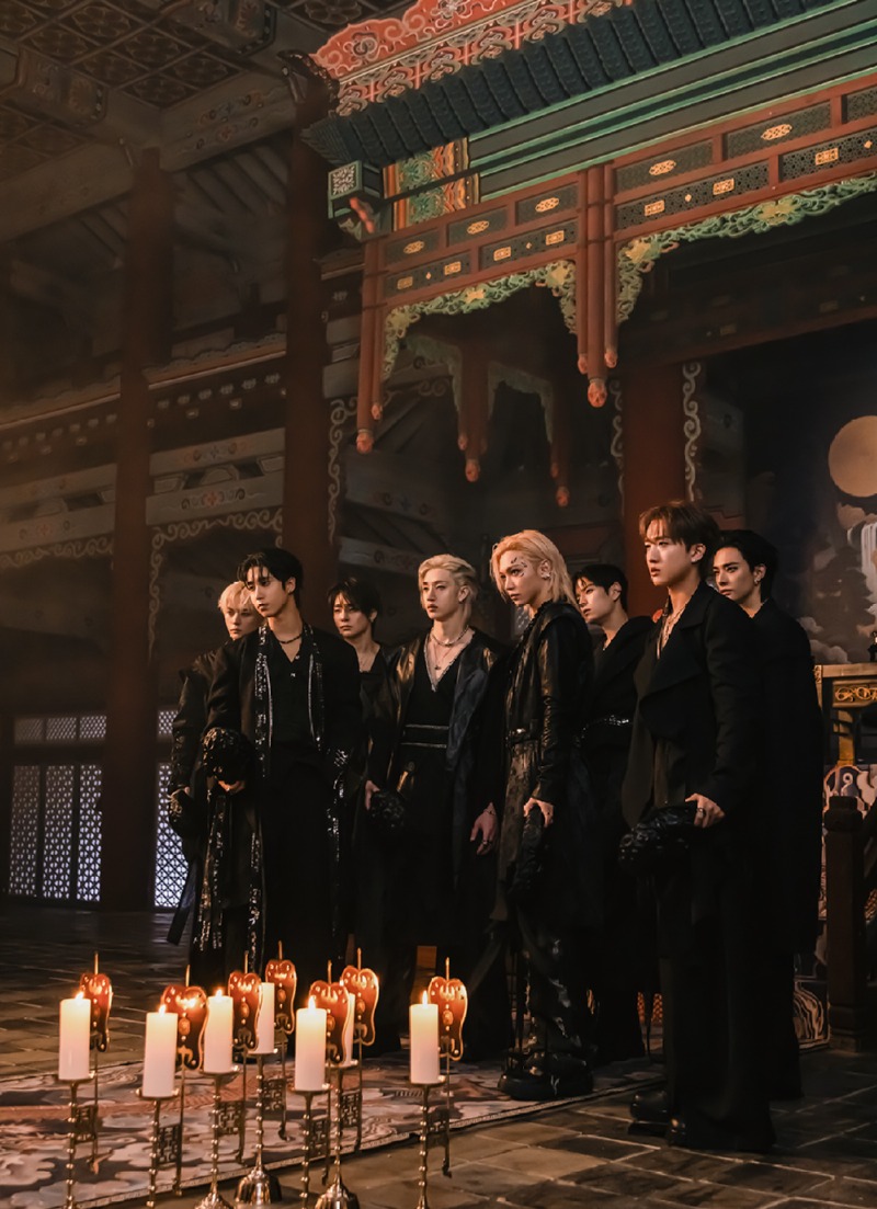 스트레이 키즈 '신선놀음' MV 비하인드 포토 (2).jpg