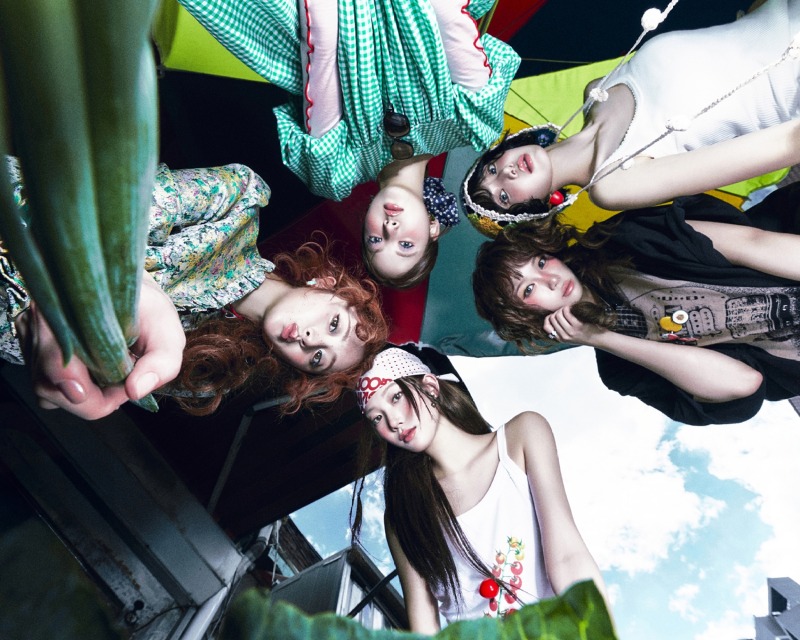 르세라핌 'SPAGHETTI' 콘셉트 포토 A_단체 04.jpg