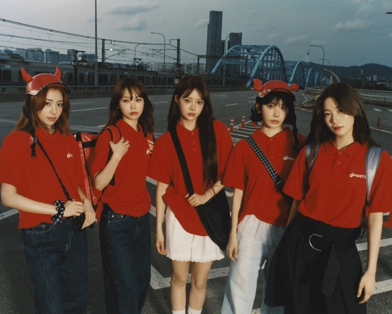 르세라핌 'SPAGHETTI' 콘셉트 포토 B_단체 02 (2).jpg