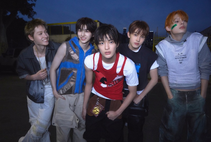 코르티스_콘셉트 사진 4_단체 (1) (5).jpg