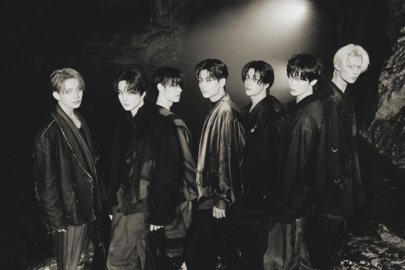 엔하이픈_THE SIN VANISH Chapter 1 스틸 (1) 단체 (1).jpg