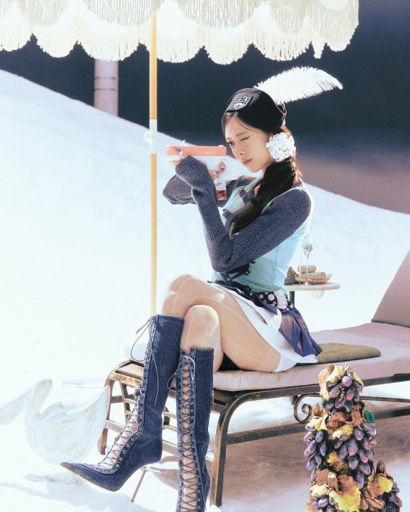 ITZY 유나 첫 솔로 앨범 Ice Cream 콘셉트 포토 3 (1).jpg