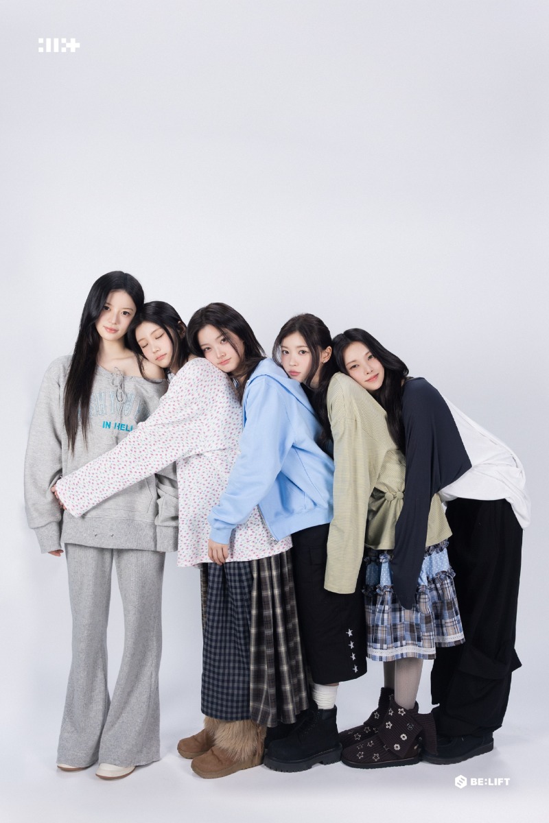 아일릿 (2) 데뷔 2주년.jpg