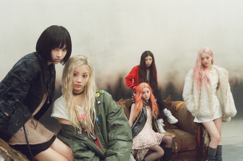 아일릿 미니 4집 FREE RIDER 콘셉트 포토 (1) 단체.jpg