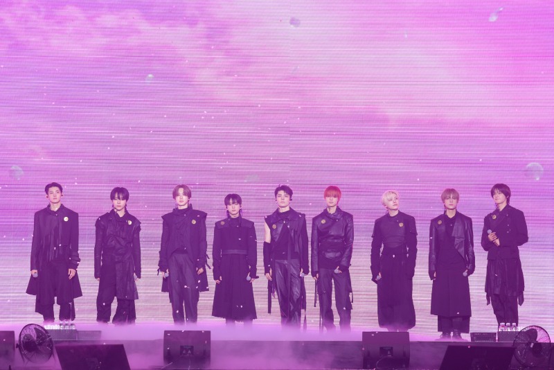 &TEAM_We on Fire_한국 쇼케이스_단체(1).jpg