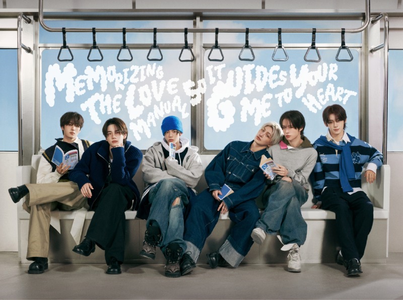 01 TWS 미니 5집 'LOVE GUIDE' 버전 오피셜 포토_단체.jpg