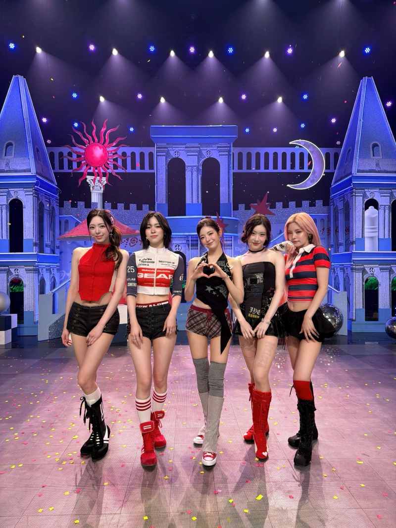ITZY_Motto 컴백 음악 방송 단체 이미지 (2).jpg