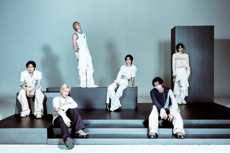 보이넥스트도어 ‘HOME’ WEAVER ver. 콘셉트 포토 (단체컷) (1).jpg