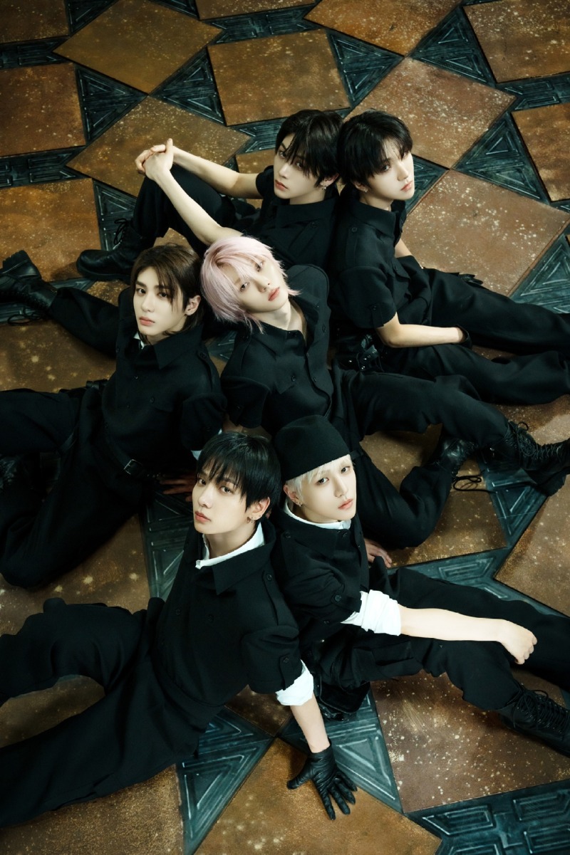 보이넥스트도어 두 번째 일본 디지털 싱글 ‘Boom Boom Boom’ MV 포토 (단체컷)_2.jpg