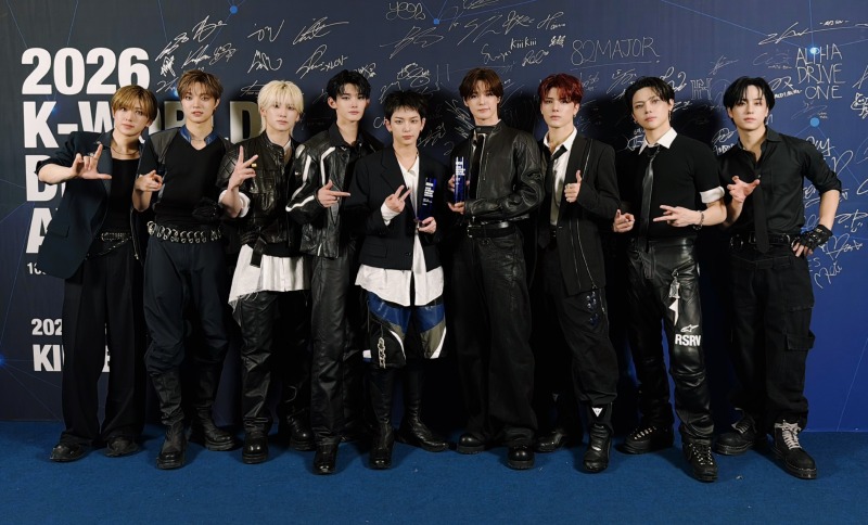 &TEAM_2026 K WORLD DREAM AWARDS_단체.jpg